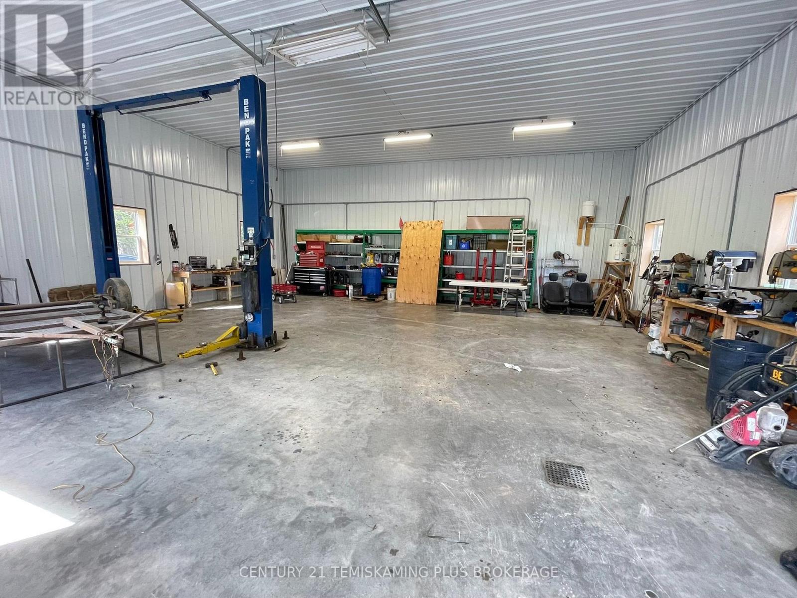 257039 HILLVIEW ROAD - 11