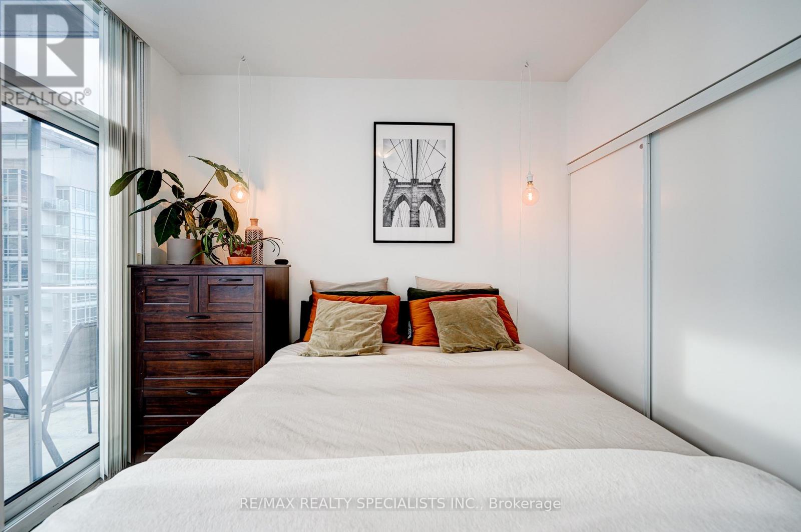 #2305 352 FRONT STREET - 16