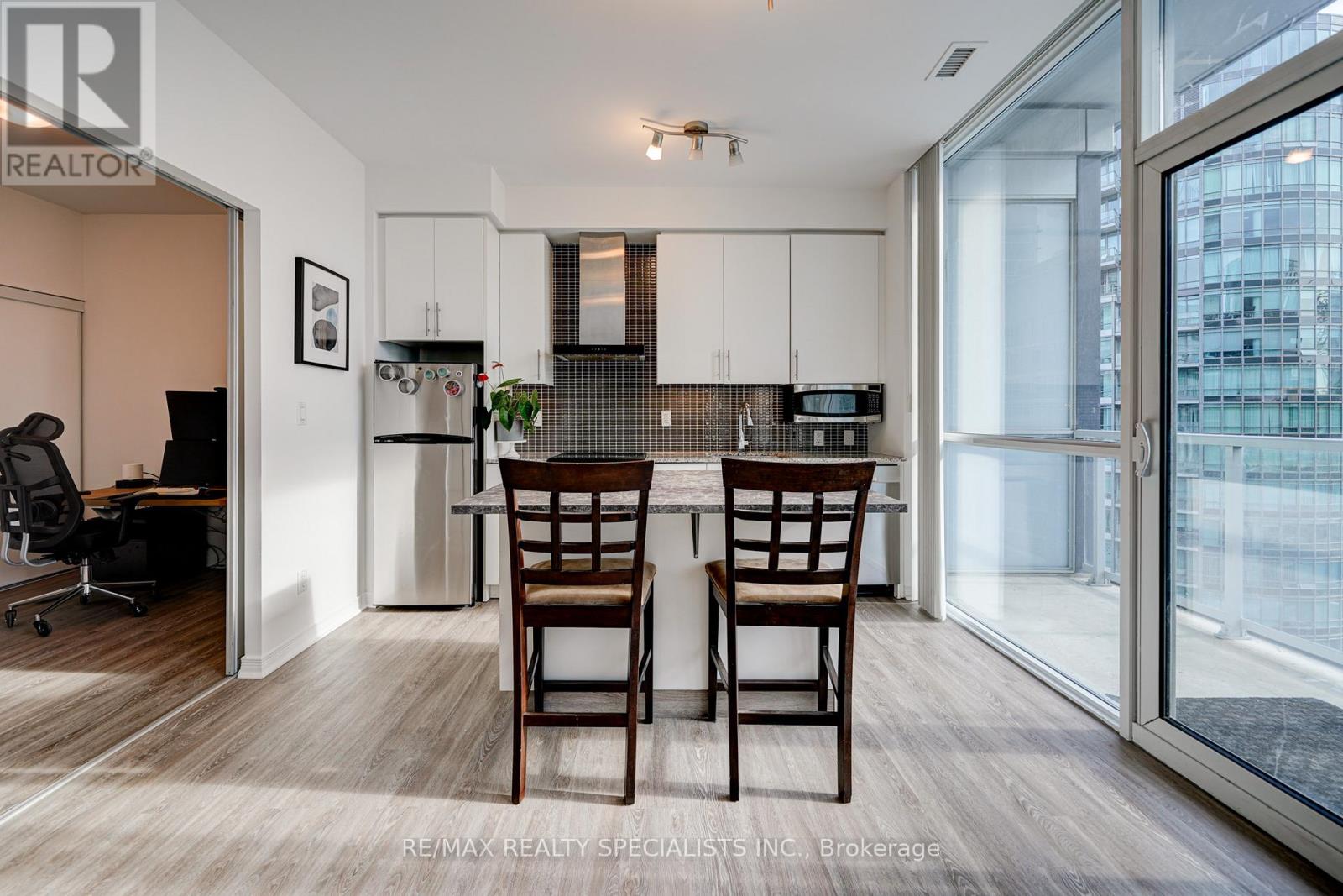 #2305 352 FRONT STREET - 22