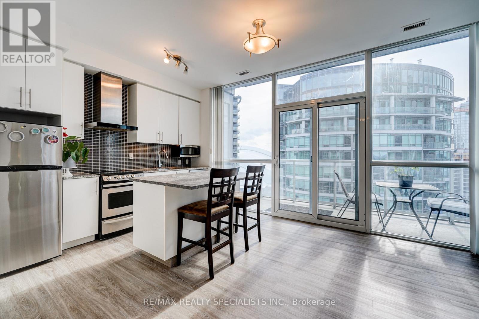 #2305 352 FRONT STREET - 23