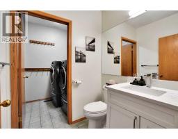 4pc Bathroom - 16 Sun Harbour Crescent Se, Calgary, AB T2X3B1 Photo 11