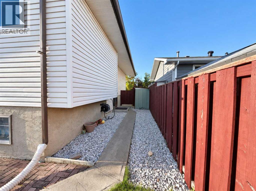 668 Whiteridge Road NE - 42