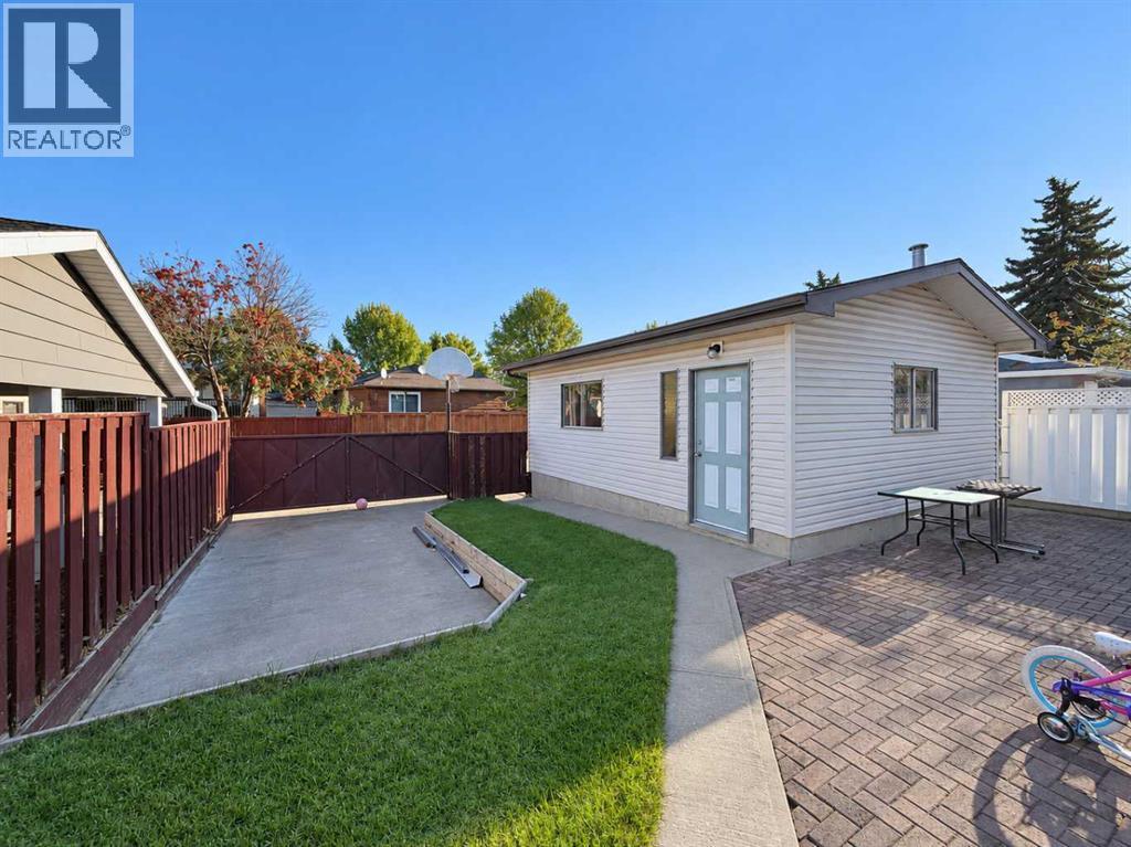 668 Whiteridge Road NE - 35