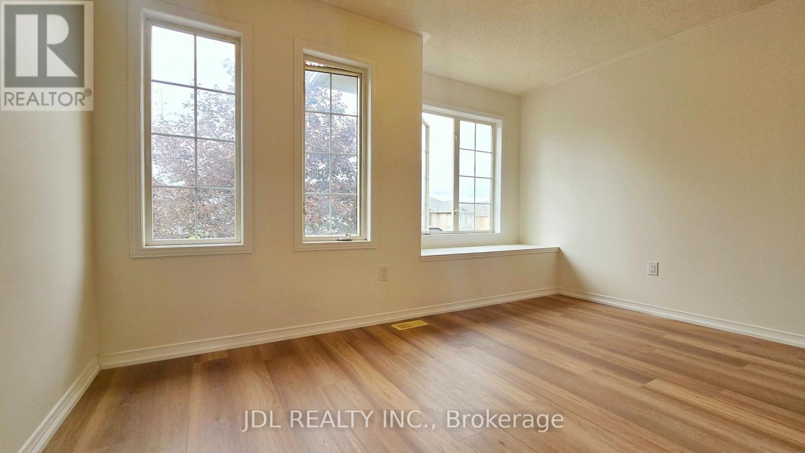 37 HOLMWOOD STREET, Richmond Hill (Langstaff) — photo 3