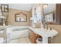 33 Tuxedo Avenue S, Hamilton, ON L8K2R7 Photo 10