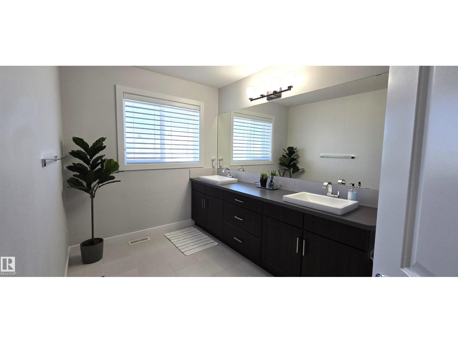 15883 13 AV SW - Image 33