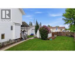Family room - 6134 52 Street Close, Ponoka, AB T4J1E8 Photo 8