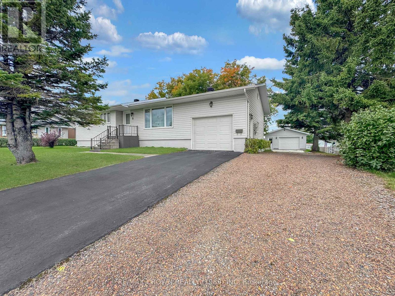 9 BOULDIER STREET, Kapuskasing
