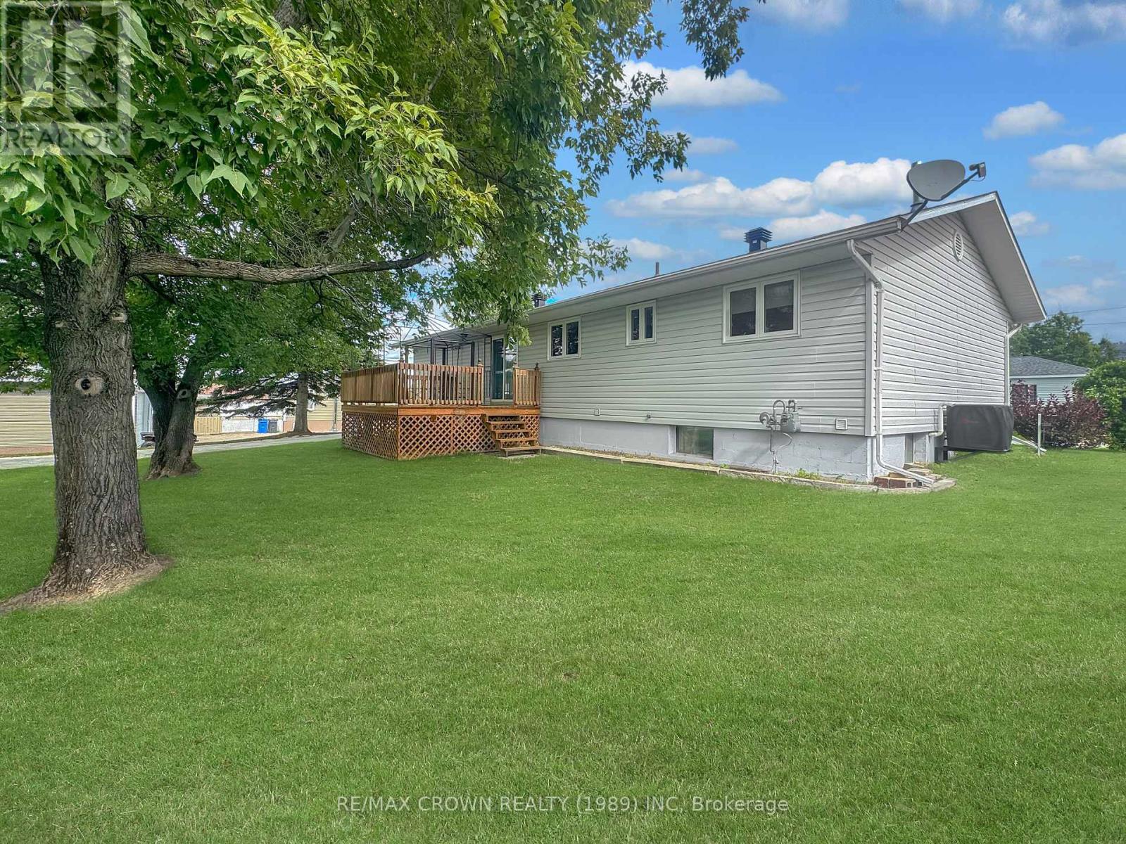 9 BOULDIER STREET, Kapuskasing — photo 4