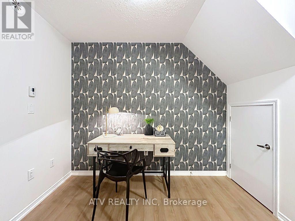 #35 26 FIELDWAY ROAD - 23