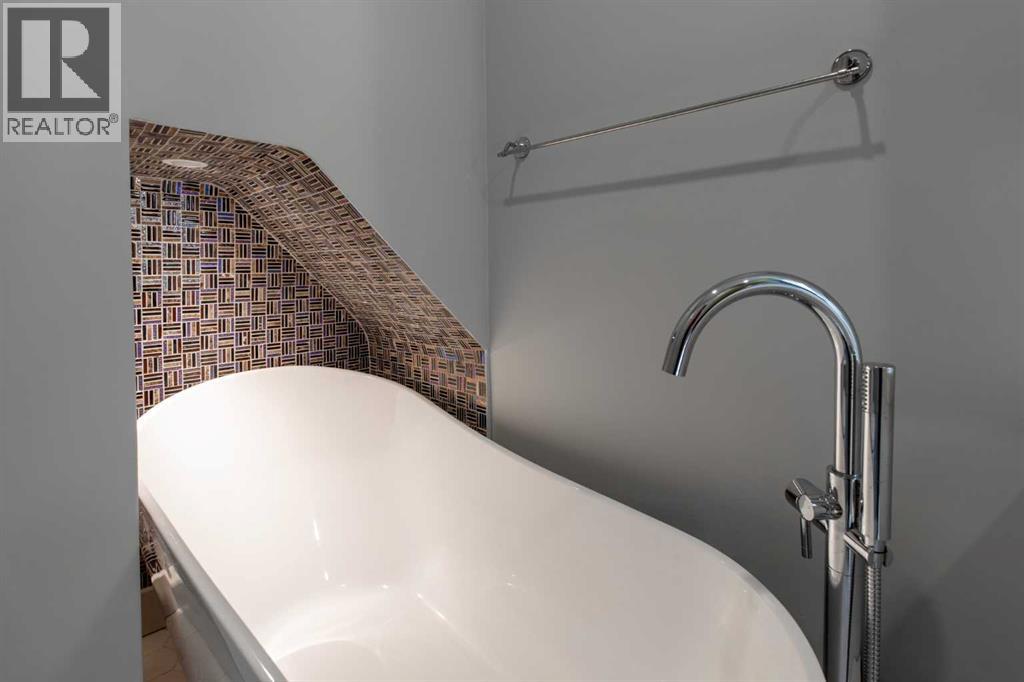 133 14 Street N - Image 23
