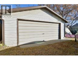 4pc Bathroom - 7639 21 Street Se, Calgary, AB T2C0V6 Photo 8