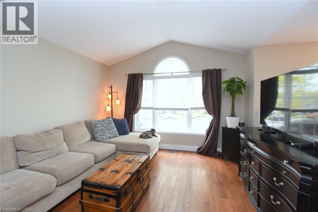 21 GLENGARY Crescent, Caledonia — photo 4