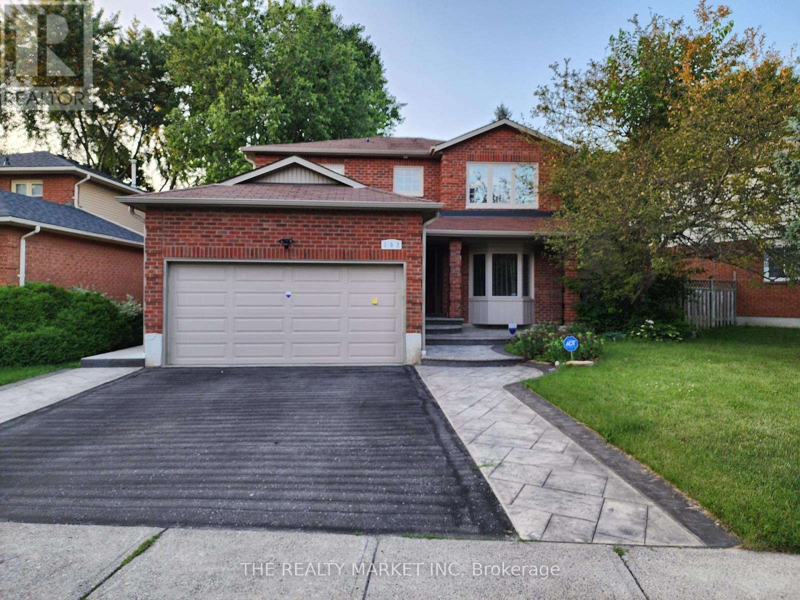 ROOM - 102 WILLIAM STEPHENSON DRIVE, Whitby (Blue Grass Meadows)