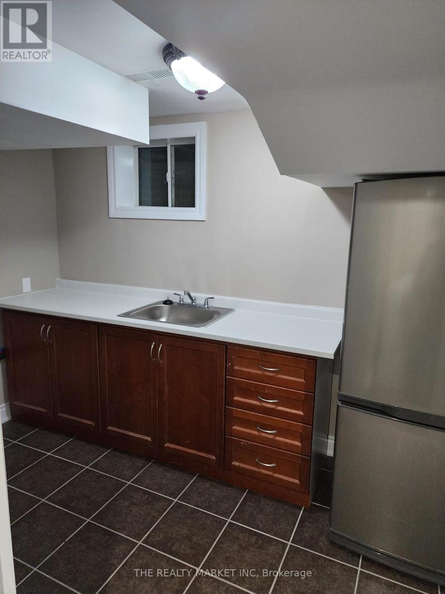 Room- 102 William Stephenson Drive, Whitby, ON photo 13