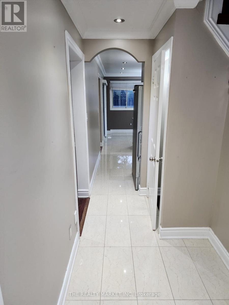 Room- 102 William Stephenson Drive, Whitby, ON photo 15