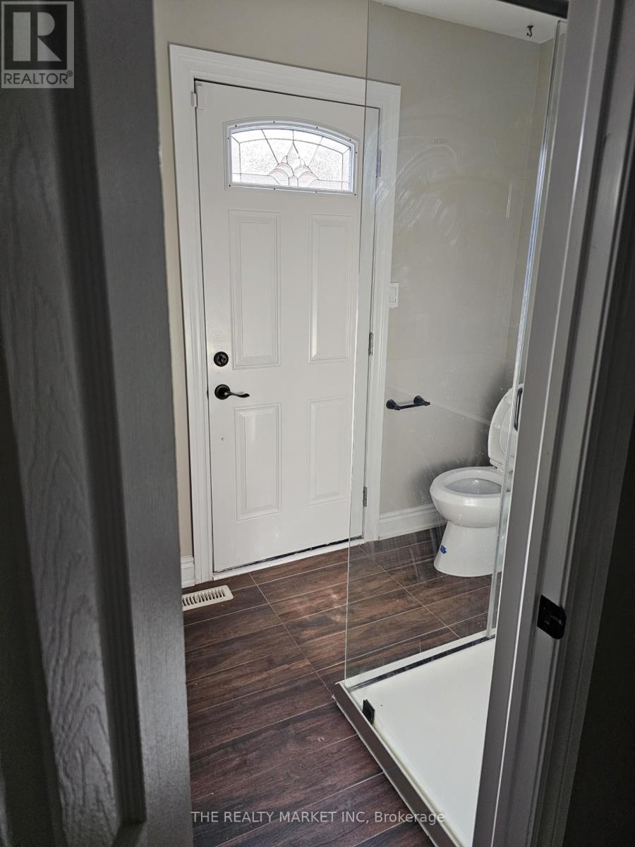 Room- 102 William Stephenson Drive, Whitby, ON photo 16