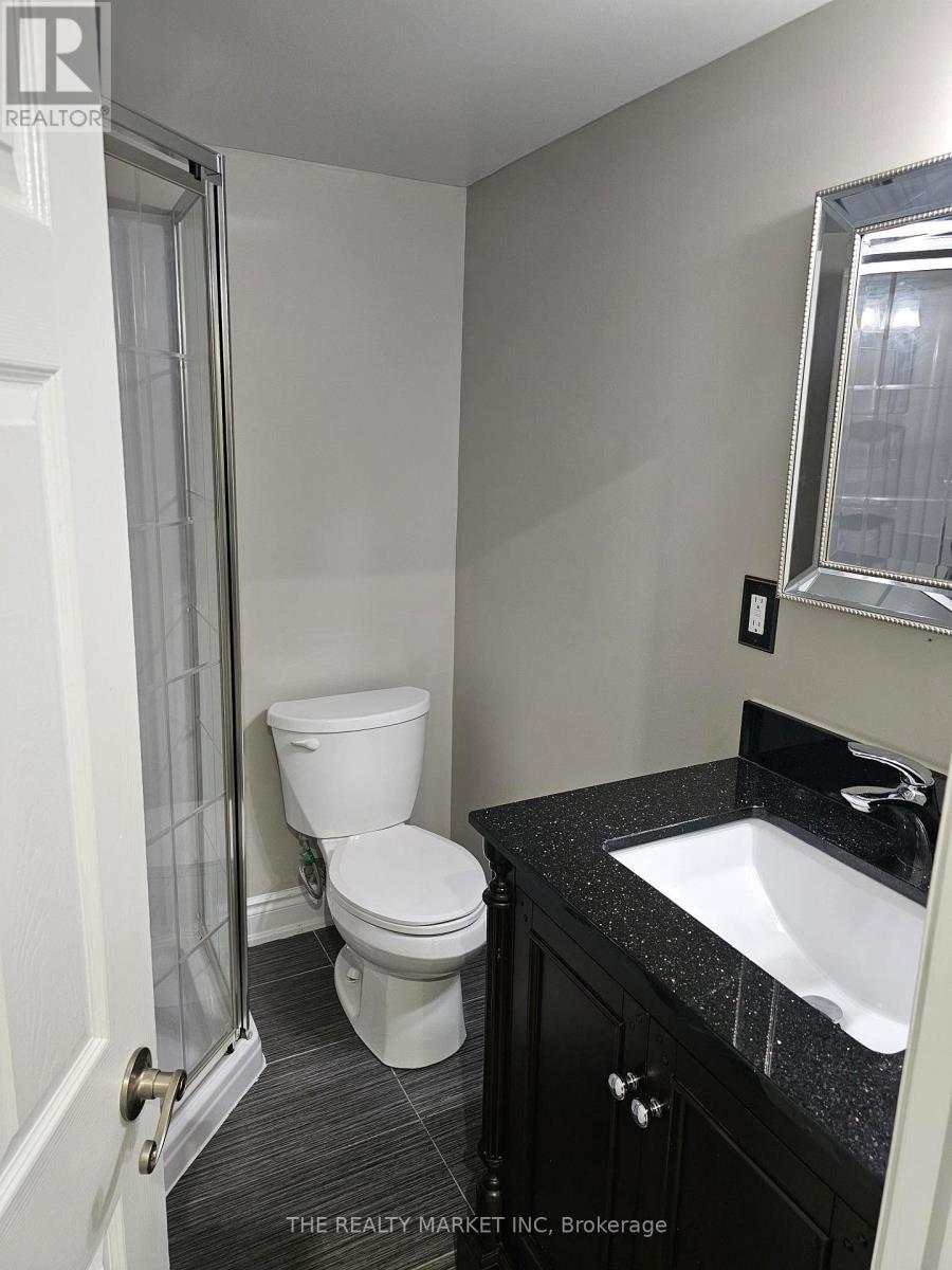 Room- 102 William Stephenson Drive, Whitby, ON photo 17