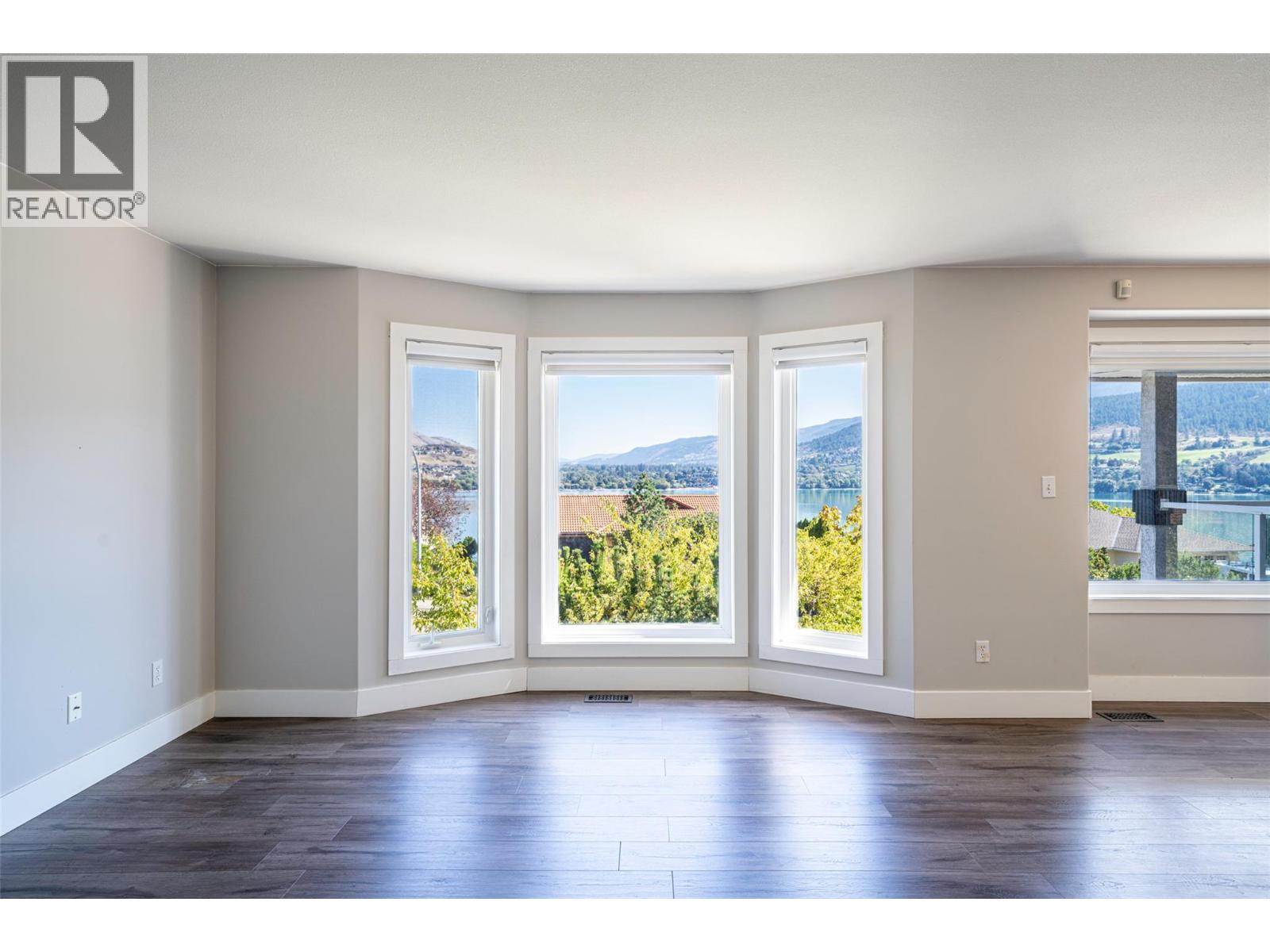 8210 Stoneridge Drive - Image 20