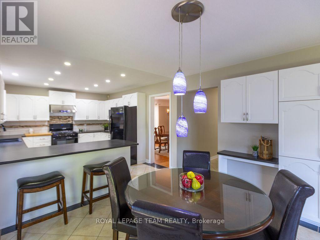 48 DELAMERE DRIVE photo 16