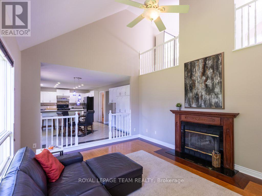 48 DELAMERE DRIVE photo 23