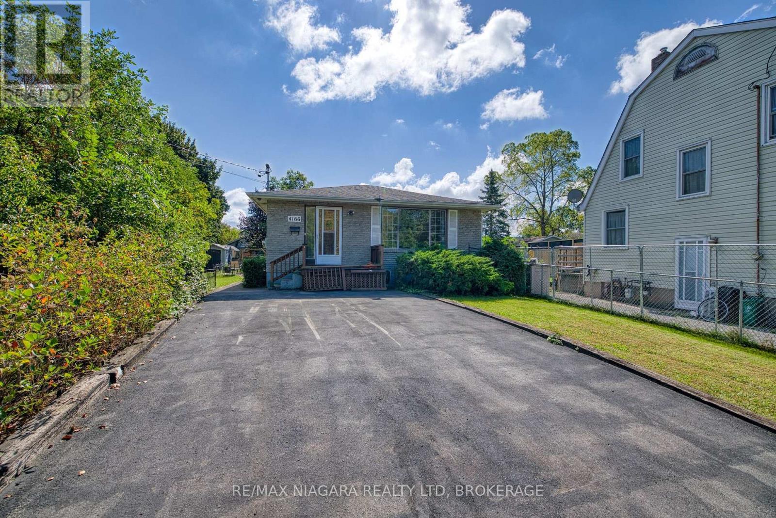4166 CHIPPAWA PARKWAY, Niagara Falls (Chippawa) — photo 2