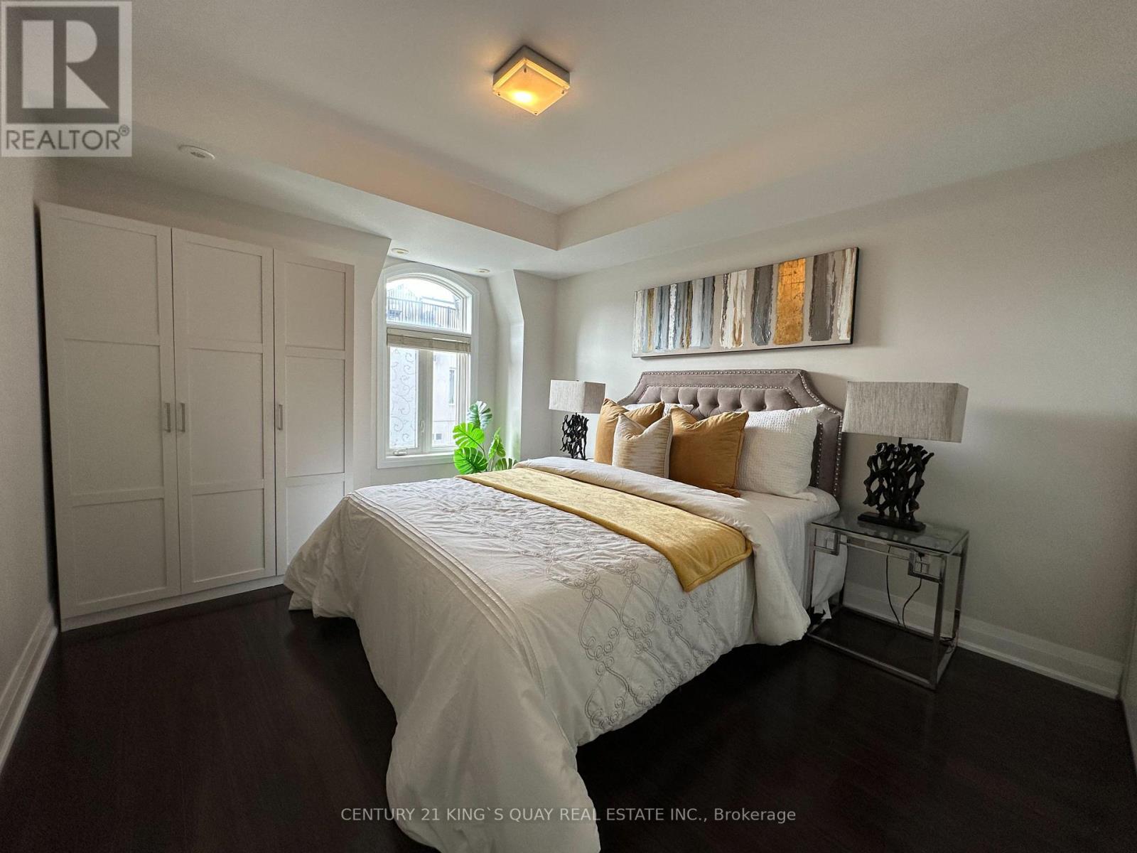#241 318 JOHN STREET - 17