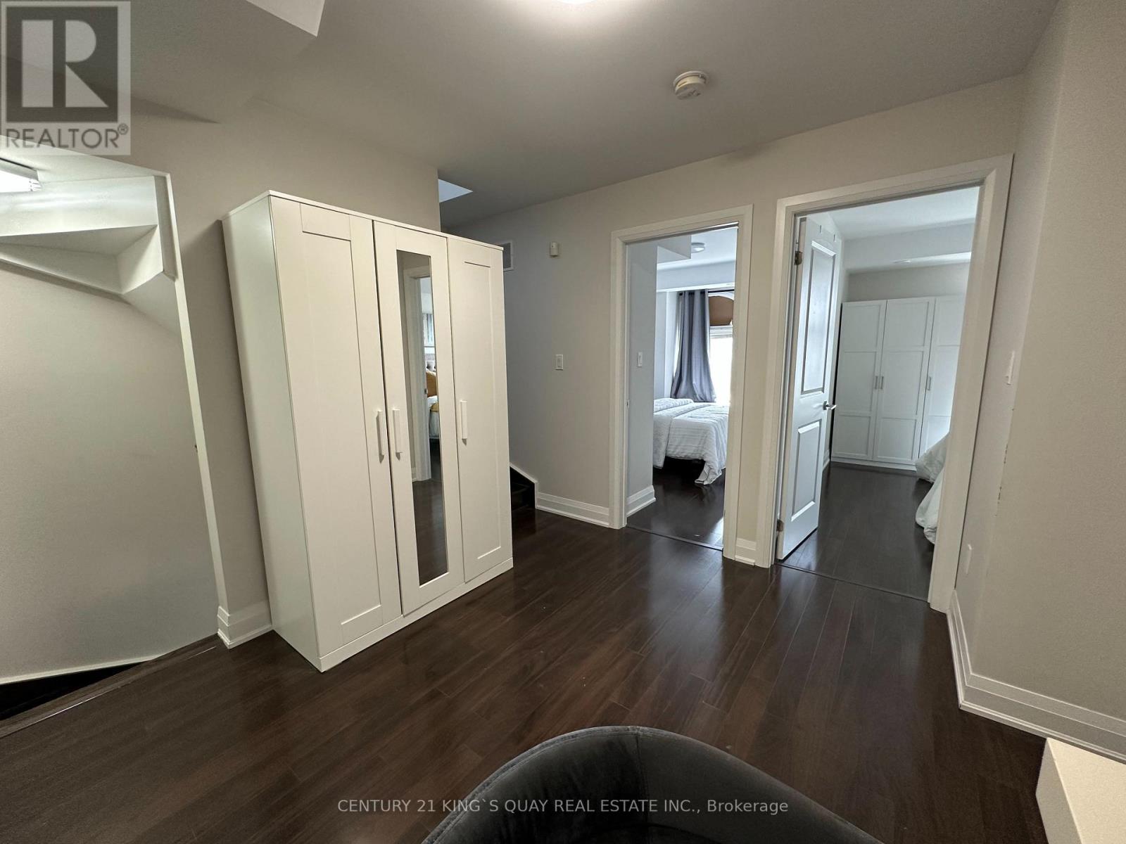 #241 318 JOHN STREET - Image 21