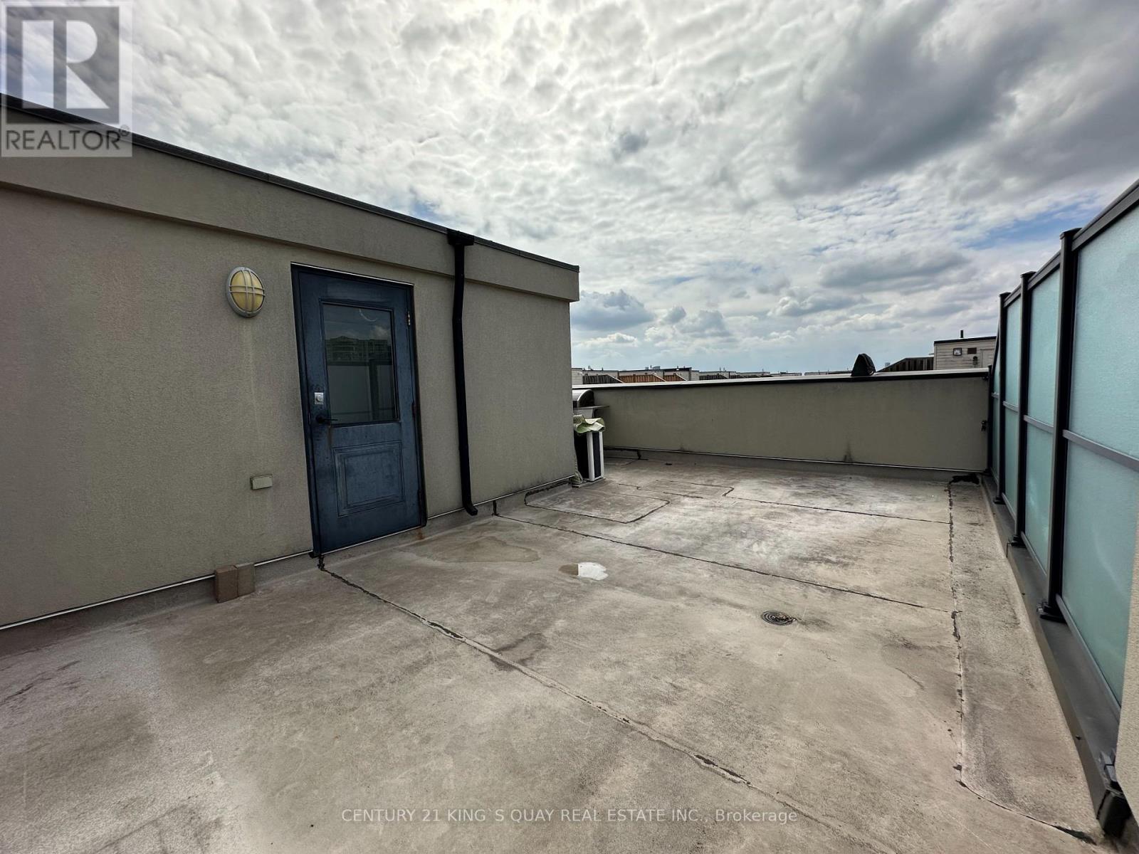 #241 318 JOHN STREET - 25