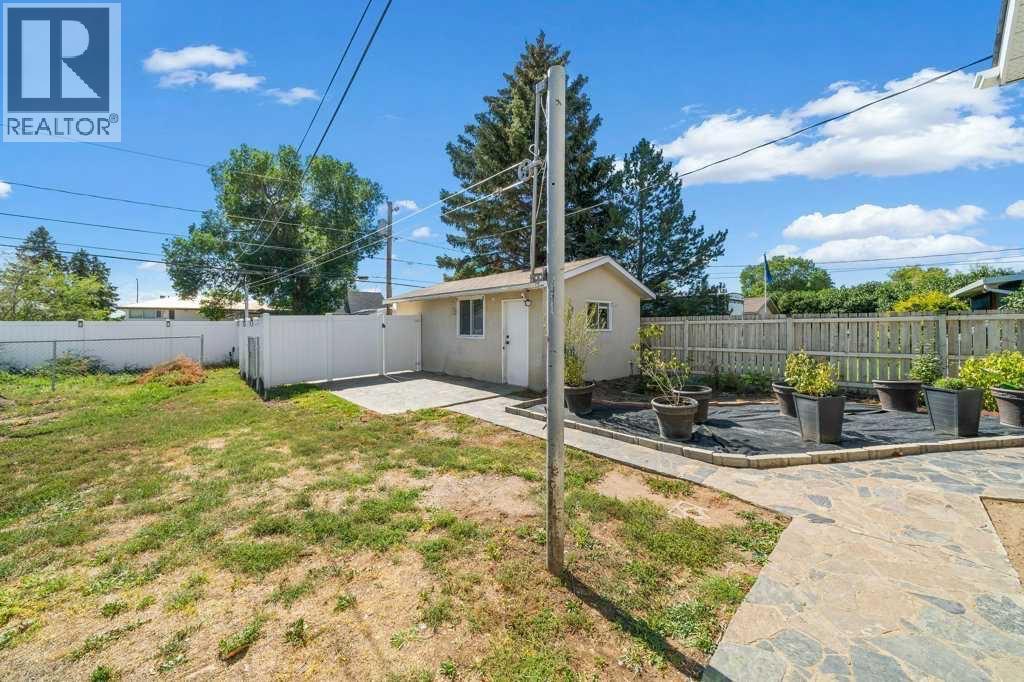 111 10 Street SW - 35