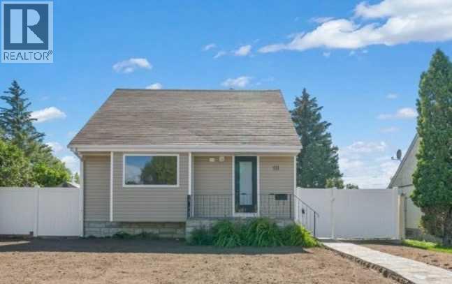 111 10 Street SW, Medicine Hat, Alberta, T1A4R1
