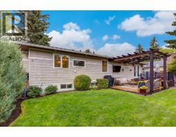 4pc Bathroom - 72 Heston Street Nw, Calgary, AB T2K2C1 Photo 10