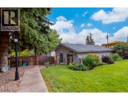 Family room - 72 Heston Street Nw, Calgary, AB T2K2C1 Photo 11