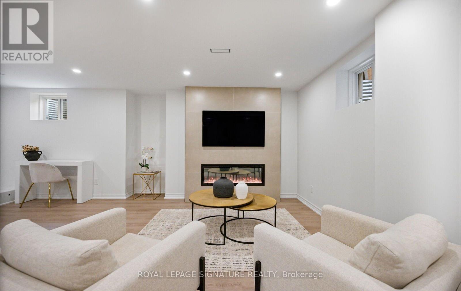 479 VIOLET GATE - 32