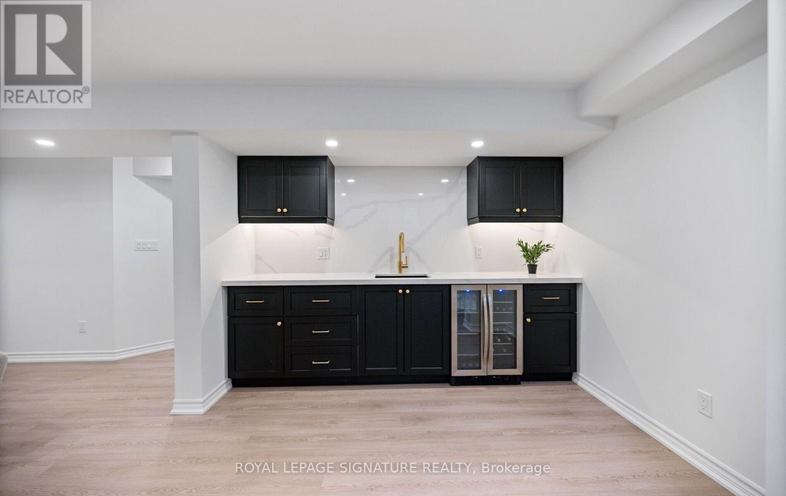 479 VIOLET GATE - Image 33