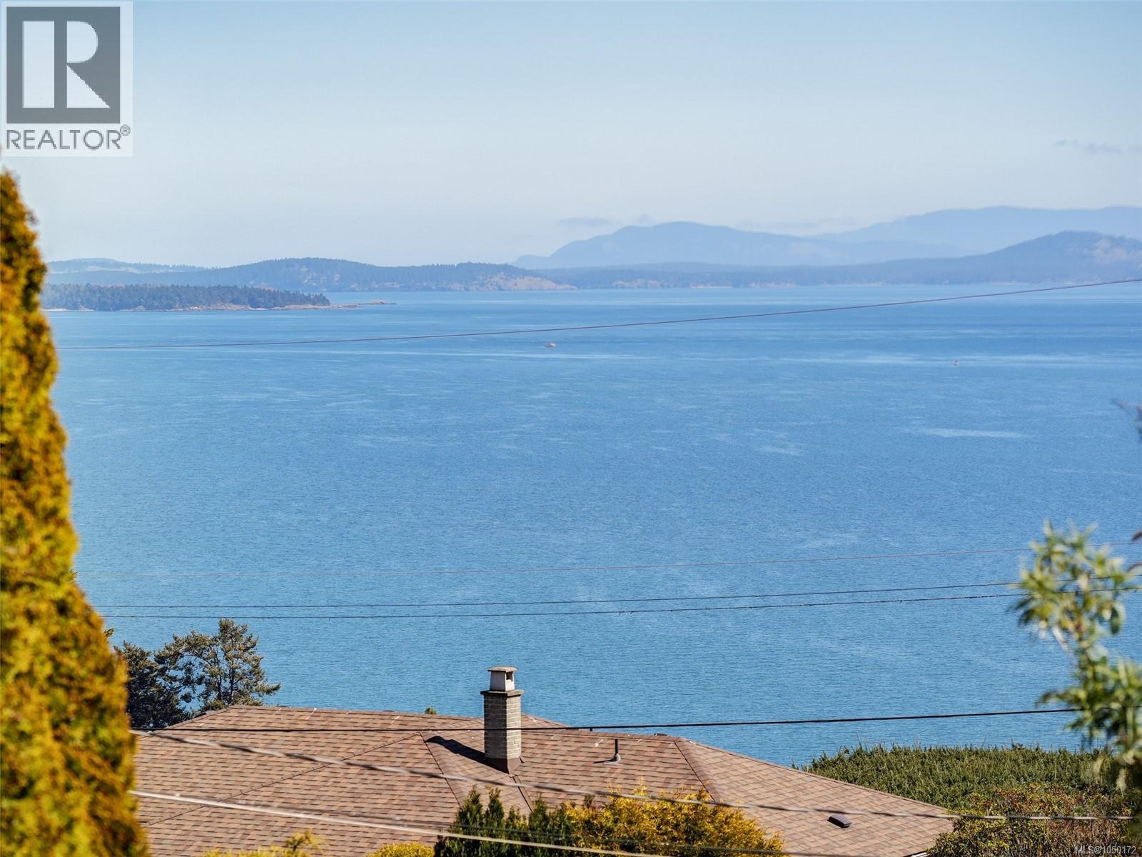 916 Claremont Ave - Image 3