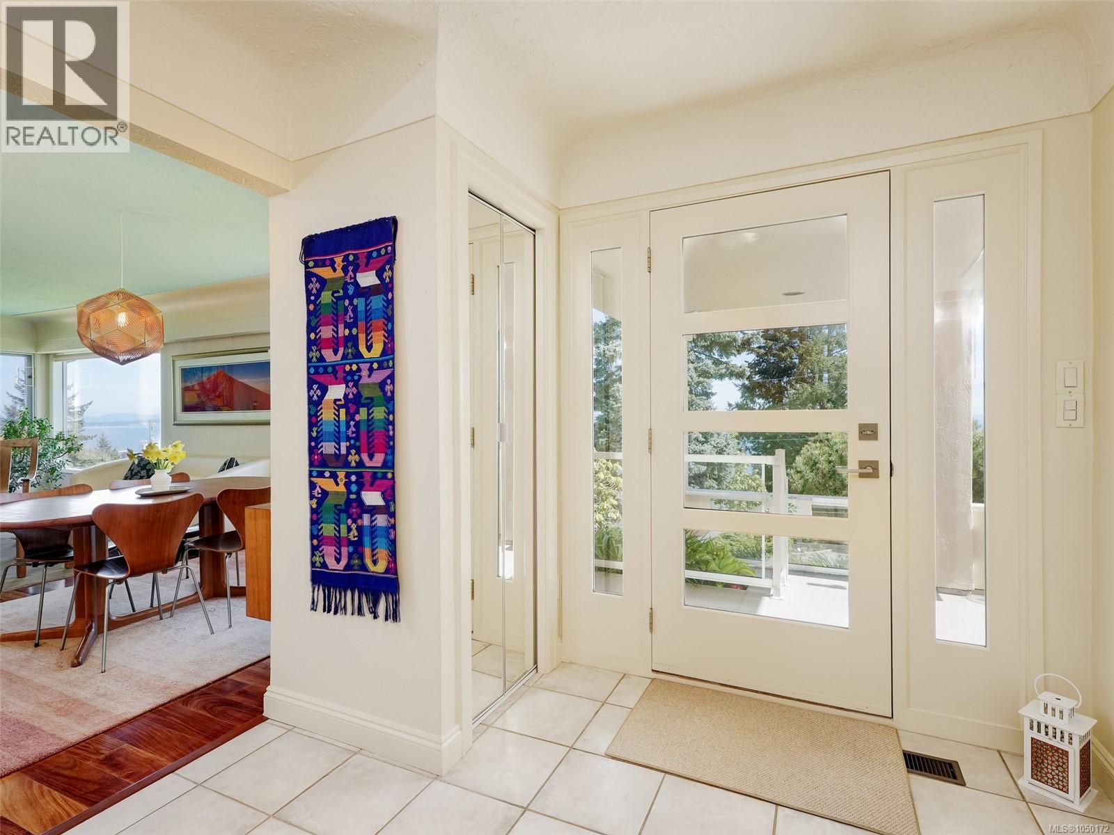 916 Claremont Ave - 8