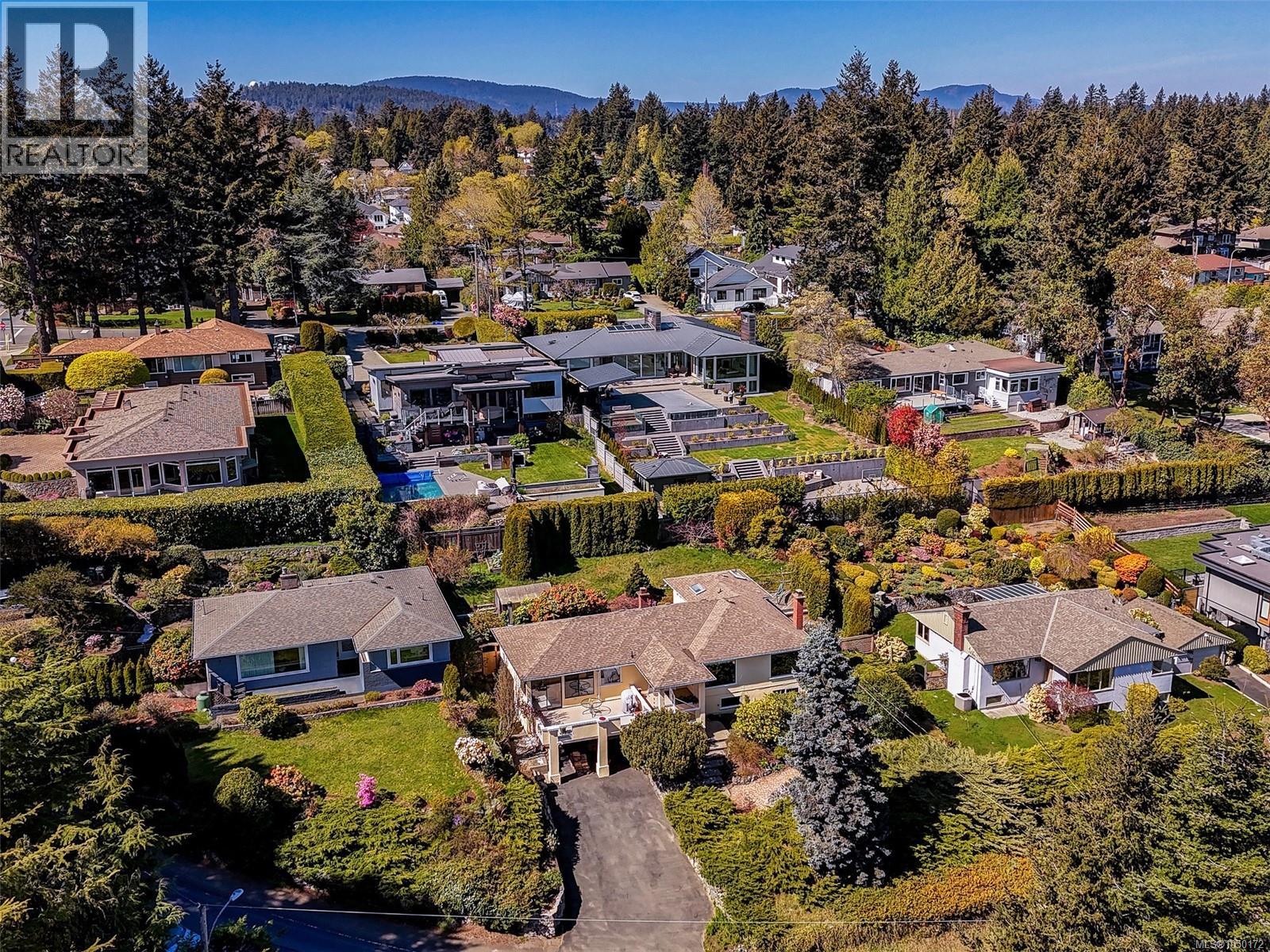 916 Claremont Ave - 43