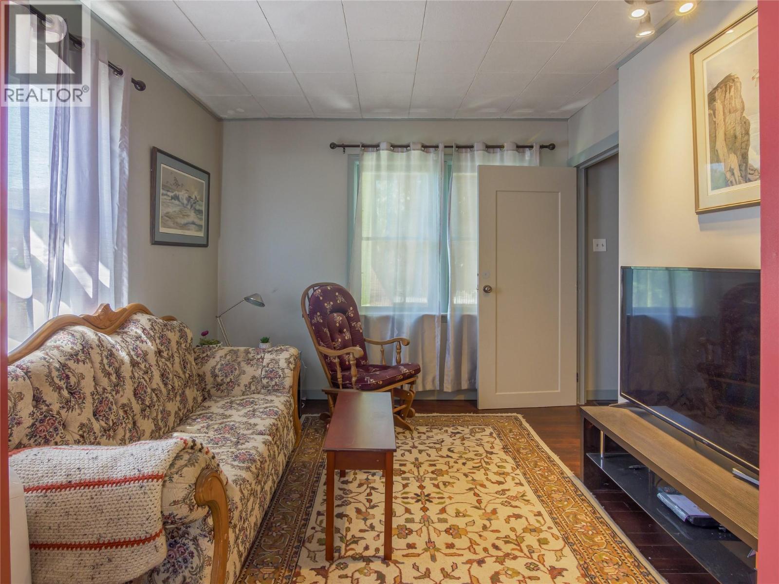 574 Van Horne Street, Penticton