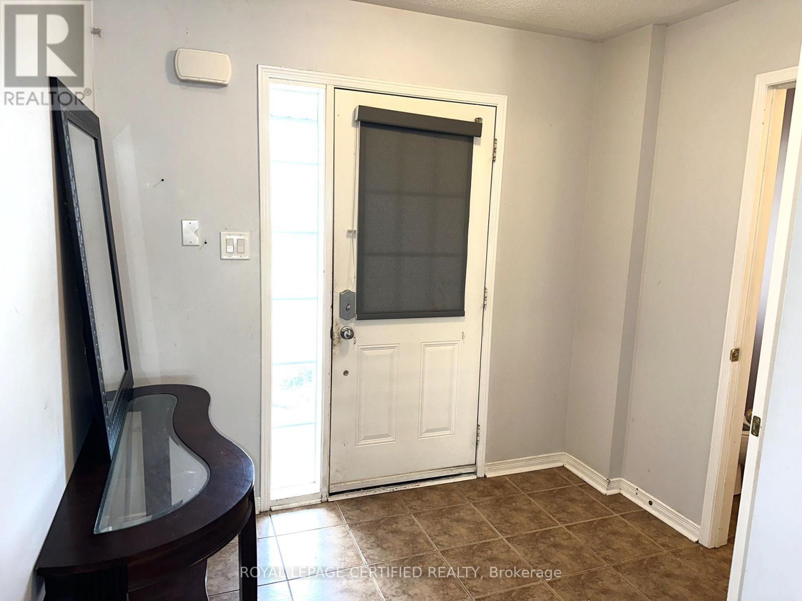 64 Admiral Crescent, Essa (Angus), Ontario, L0M1B4, Essa (Angus), Ontario — photo 4 of 5