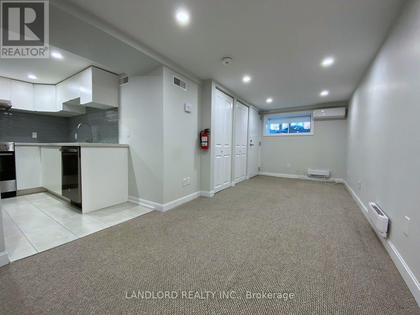 82 PARKWAY AVENUE - 32