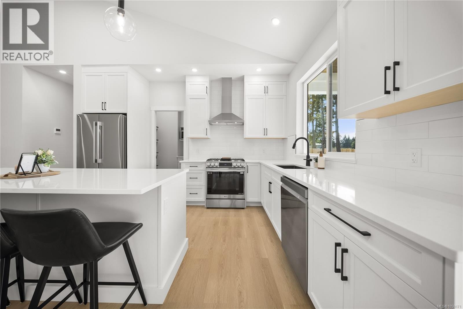 1948 Woobank Rd - Image 3