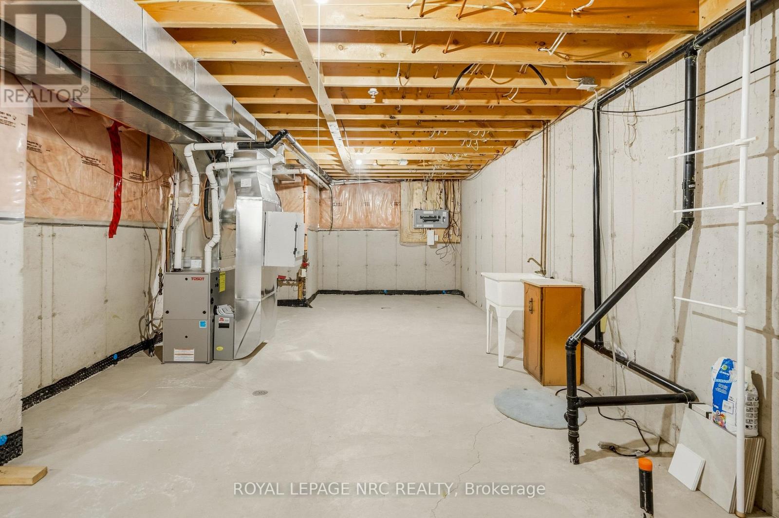 8 BLUEGRASS CRESCENT - Image 23