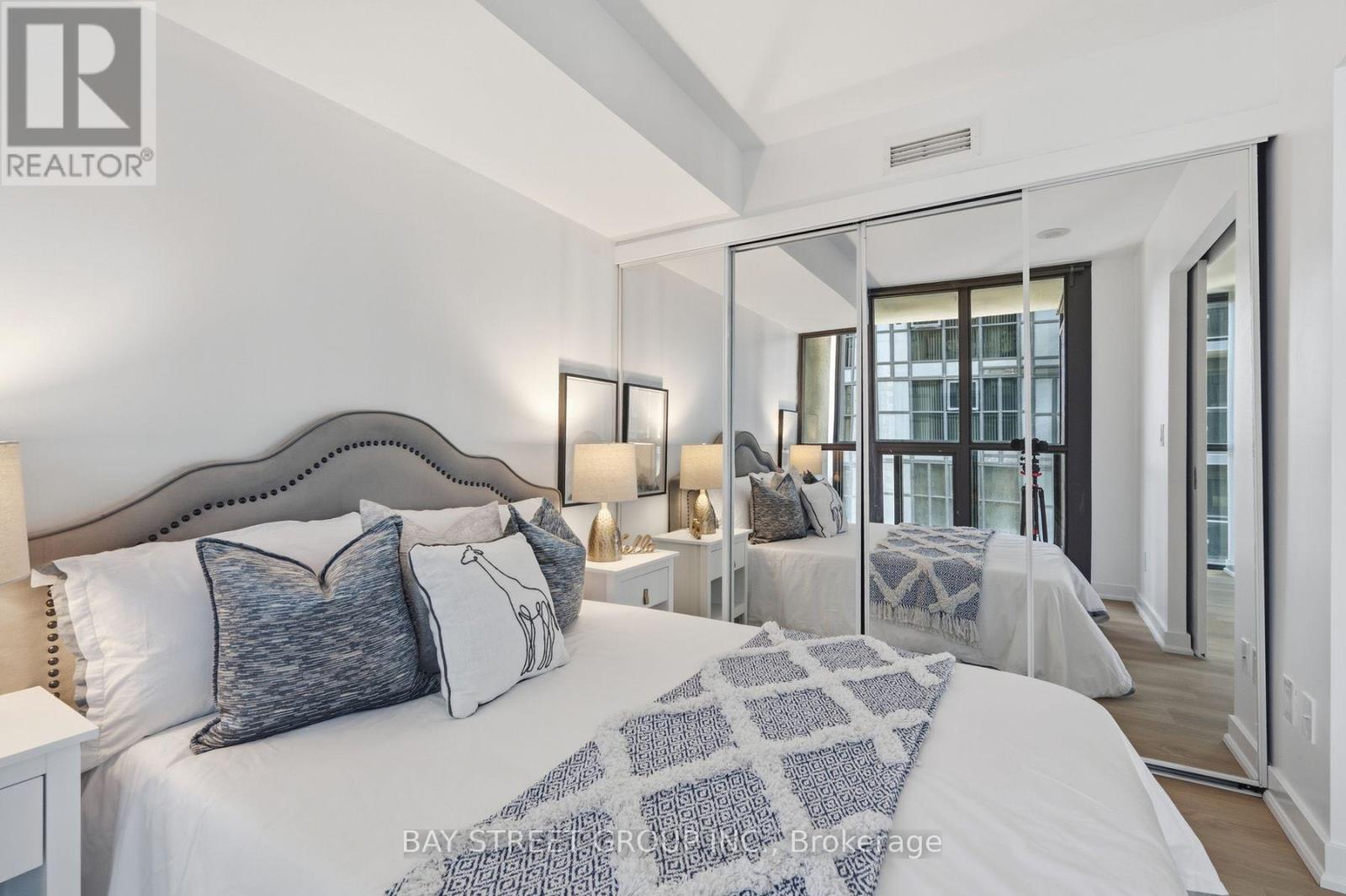 #1507 110 CHARLES STREET E - 16