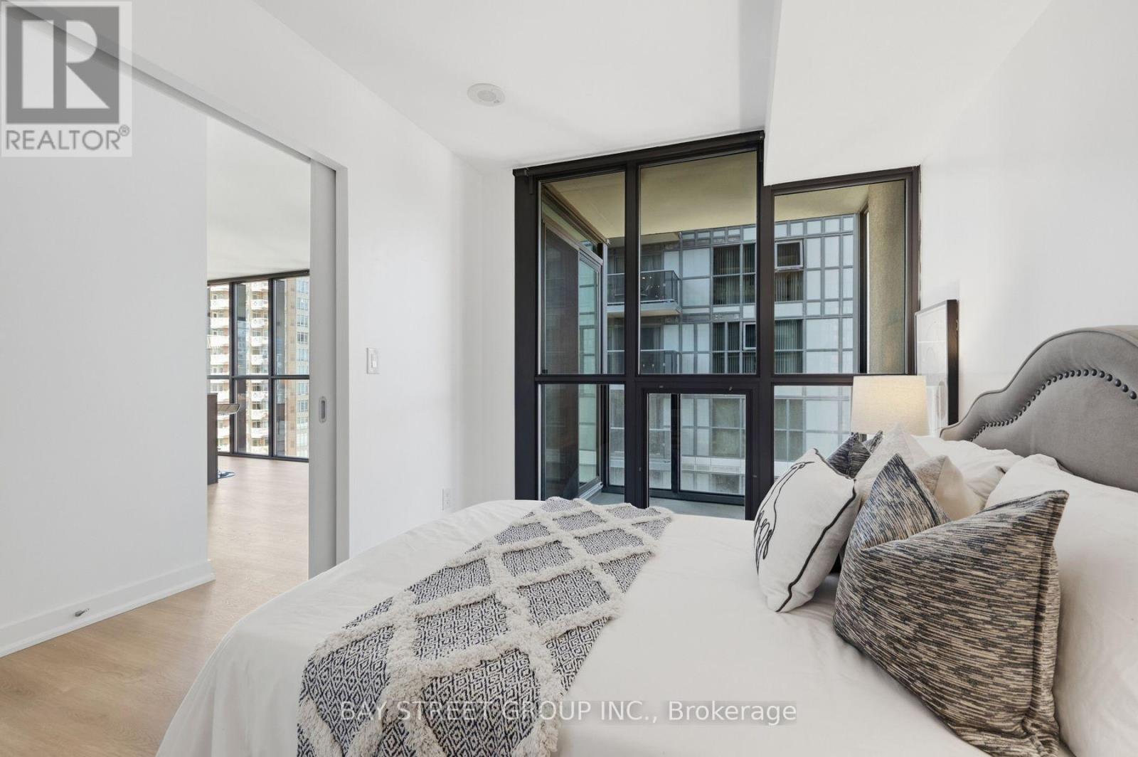 #1507 110 CHARLES STREET E - 18