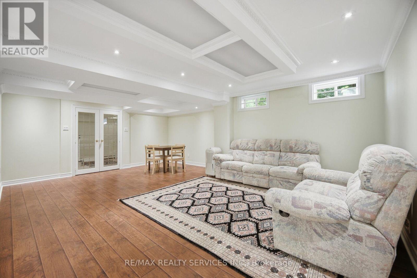 8 RIVERBANK ROAD - 39