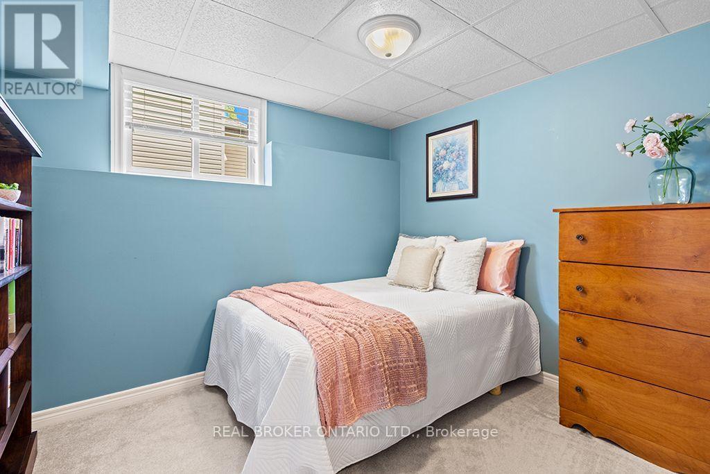 411 OLDE VILLAGE LANE - Image 32