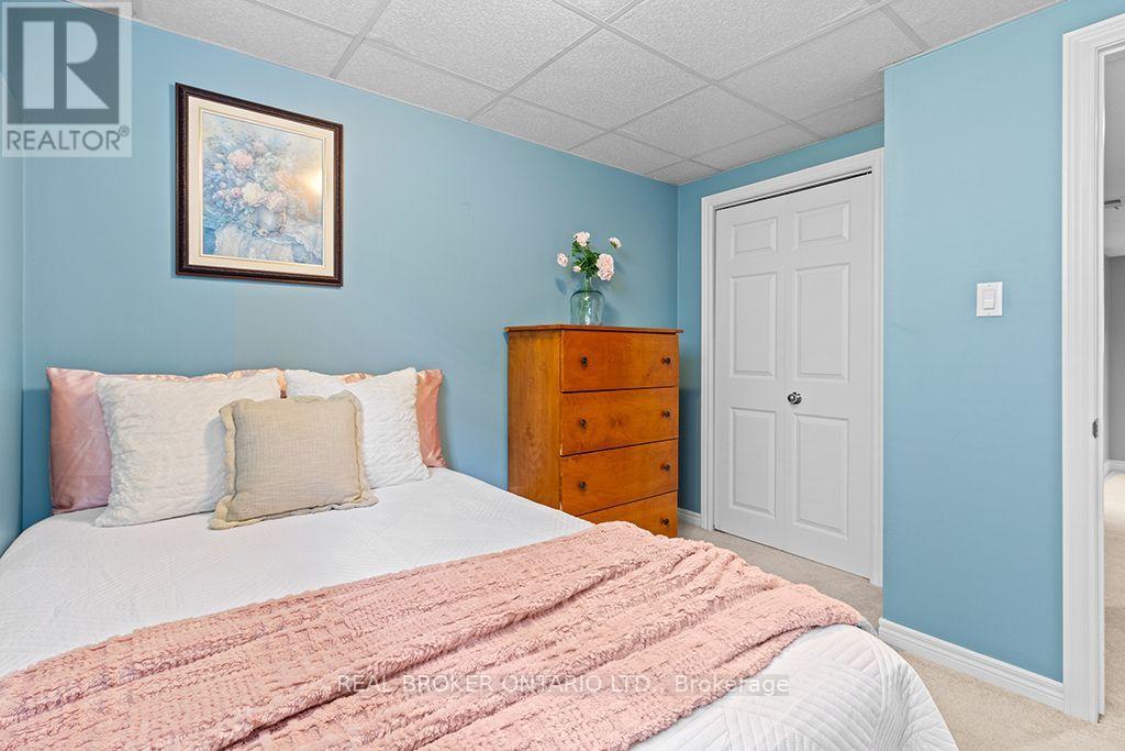 411 OLDE VILLAGE LANE - Image 33