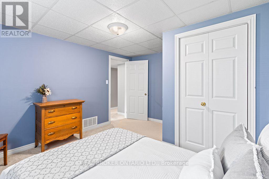 411 OLDE VILLAGE LANE - Image 35