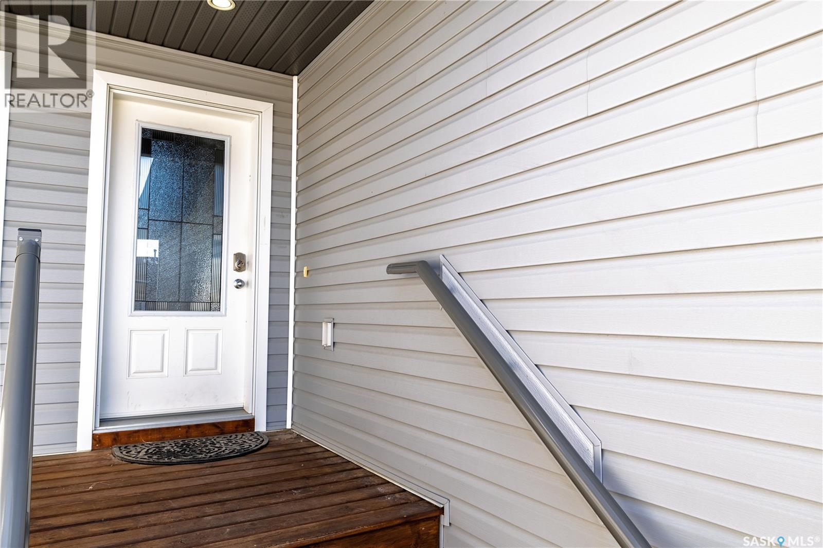 508 940 Bradley STREET, Moose Jaw — photo 2